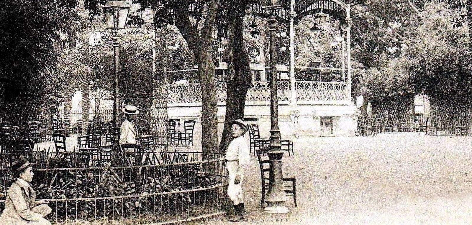 2143- Alger - Square de la Republique2.jpg